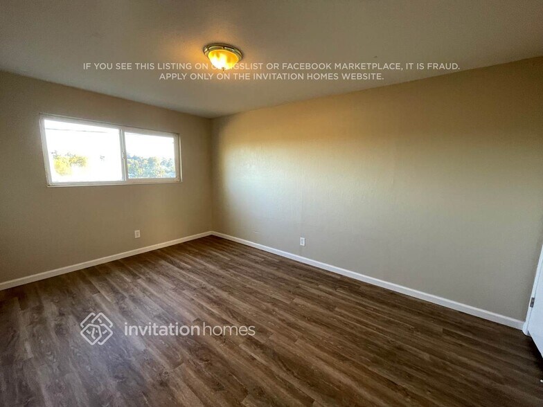 Building Photo - 452 Ladera Dr