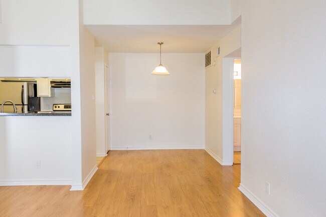 Building Photo - 2120 El Paseo St