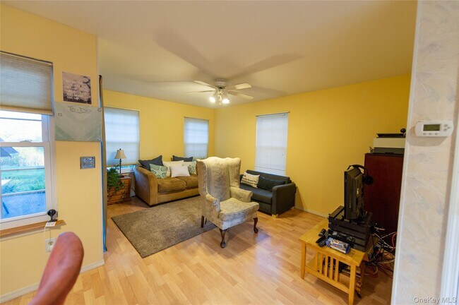 Building Photo - 87 Kensington Way