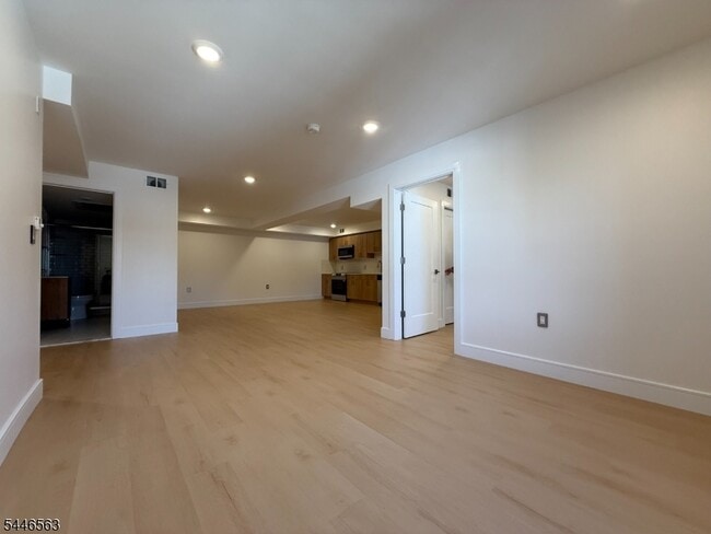 Building Photo - 627 Valley Rd