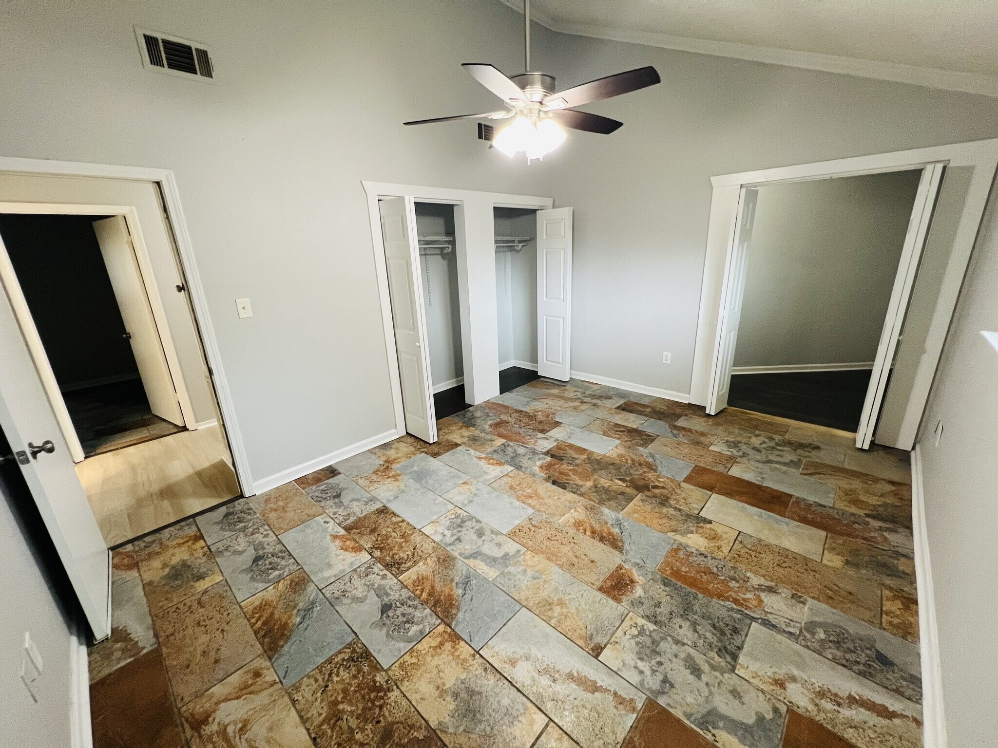 Building Photo - 101 Dante Cir
