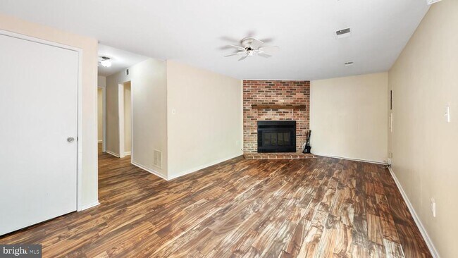 Building Photo - 7769 Hiawatha Ln