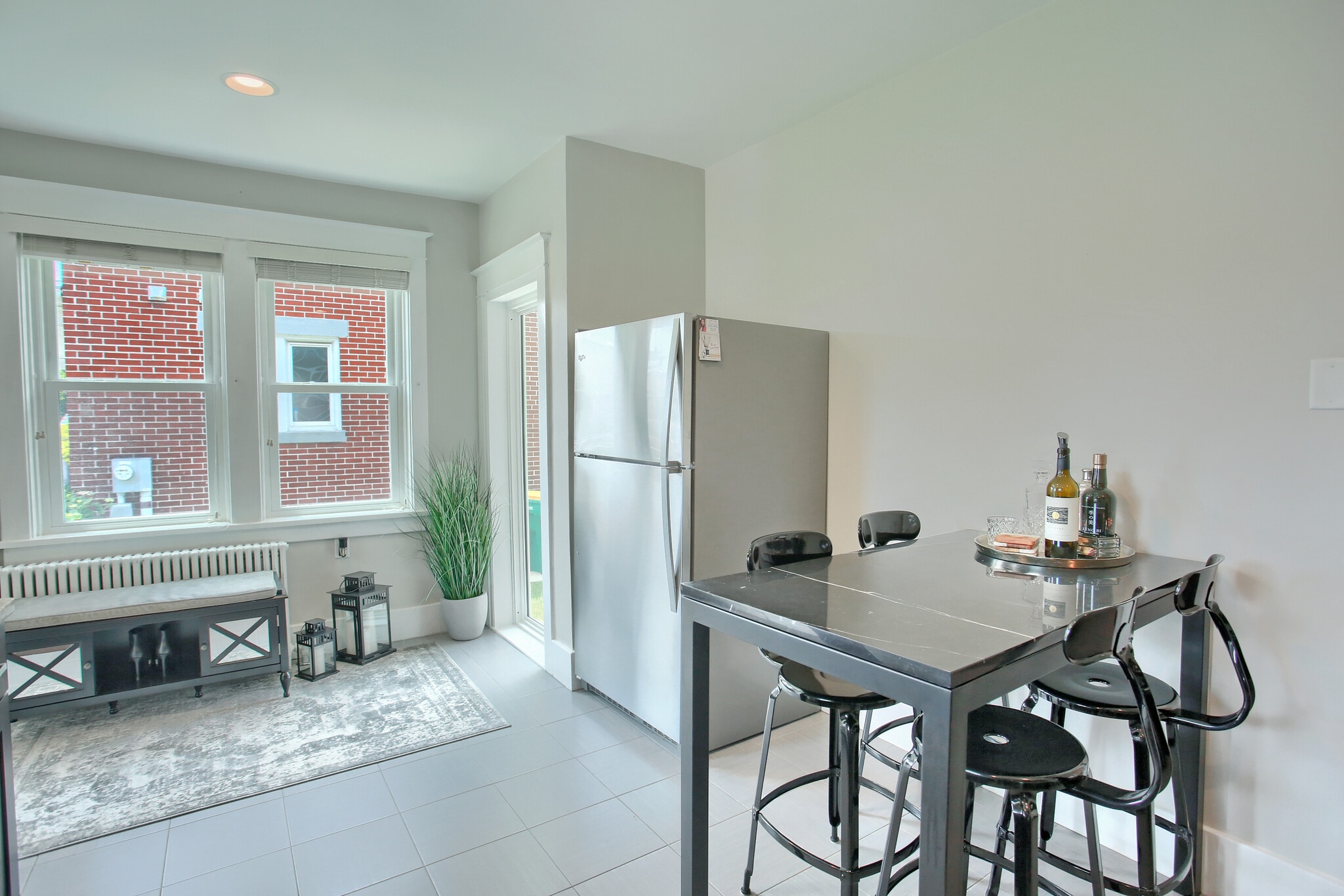 Building Photo - 144 W Chocolate Ave