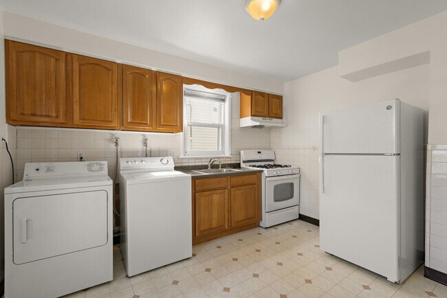 Building Photo - 520 Schuyler Ave