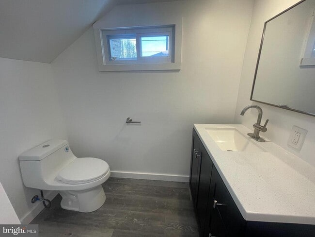 Building Photo - 25 W 33rd St