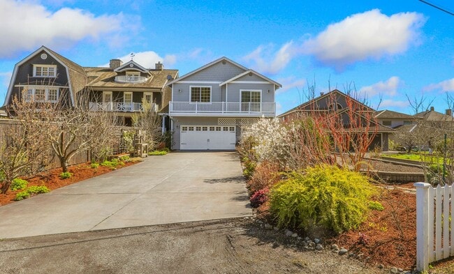 Building Photo - Spectacular Water Front Home With a Short Term  Lease to Start!