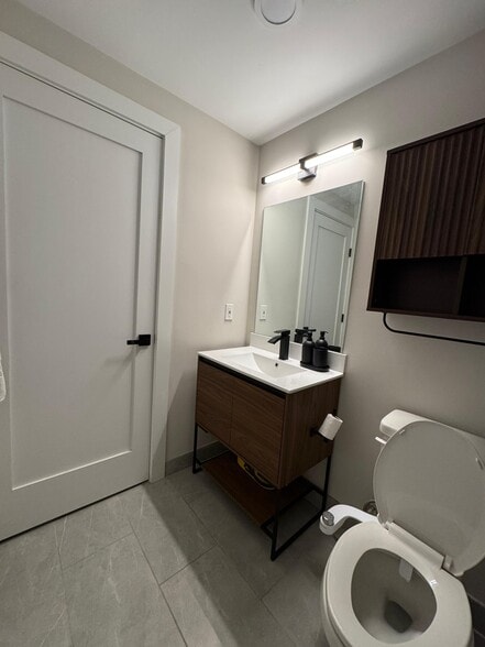 Building Photo - 919 12th St NE