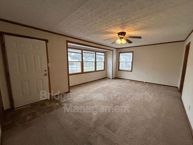 Building Photo - 2937 Prentice Dr