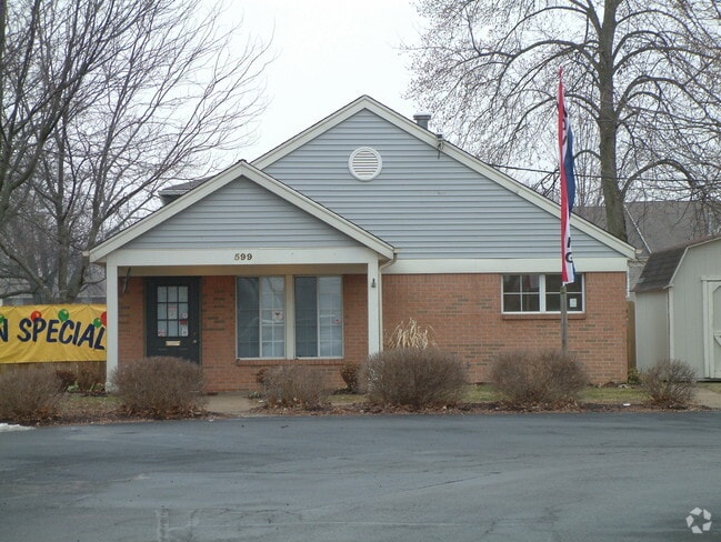 Leasing Office - LA Main Apartments