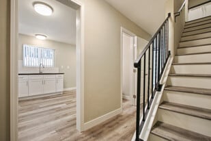 Building Photo - 11016 Kittridge St