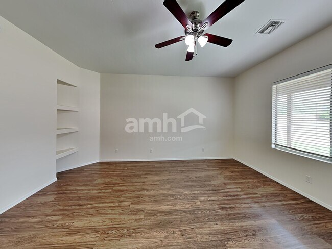 Building Photo - 33 E Calle Vivaz