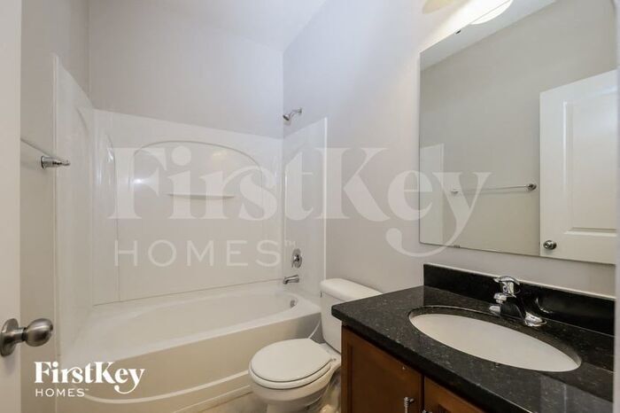 Building Photo - 3747 Littlebrook Dr
