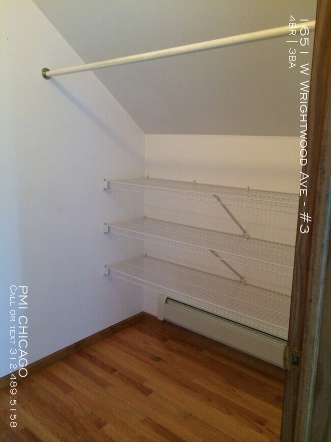 Building Photo - 1651 W Wrightwood Ave