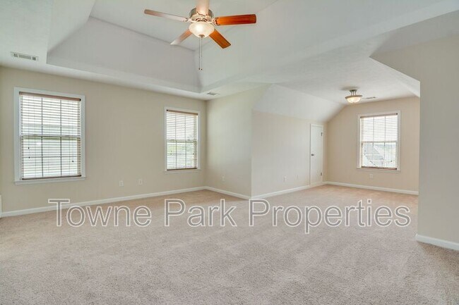 Building Photo - 1111 Hunters Cove