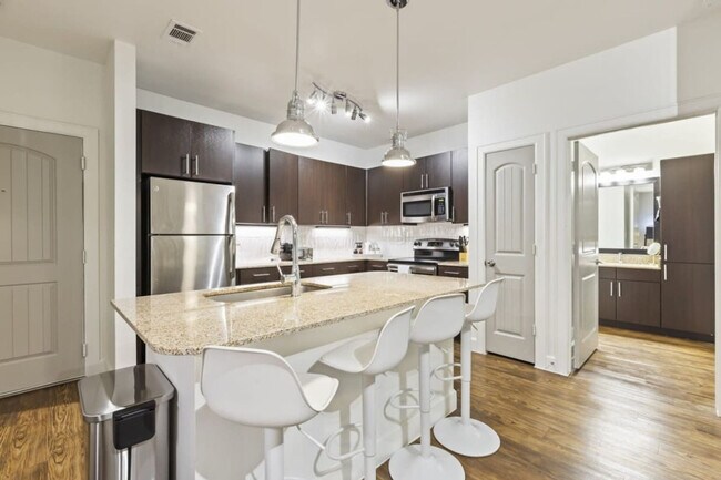 Building Photo - 5250 Town and Country Blvd