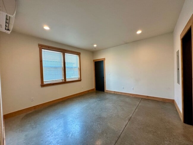 Building Photo - 115 E 26th Ave