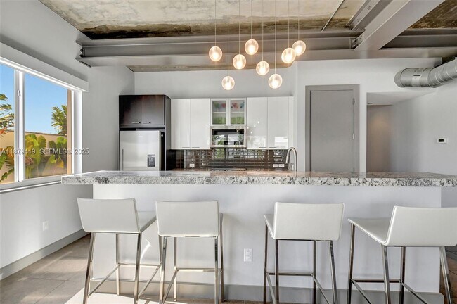 Building Photo - 110 SE 2nd St