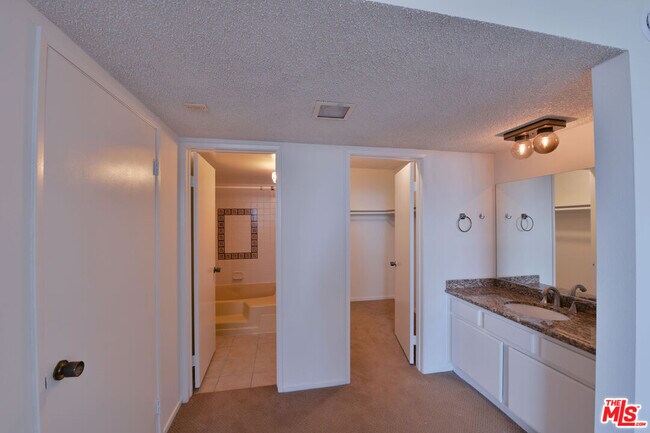 Building Photo - 10535 Wilshire Blvd