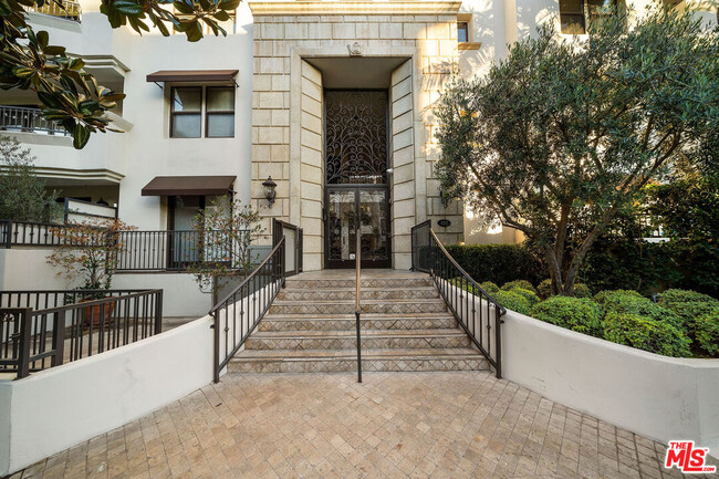 Building Photo - 122 N Clark Dr