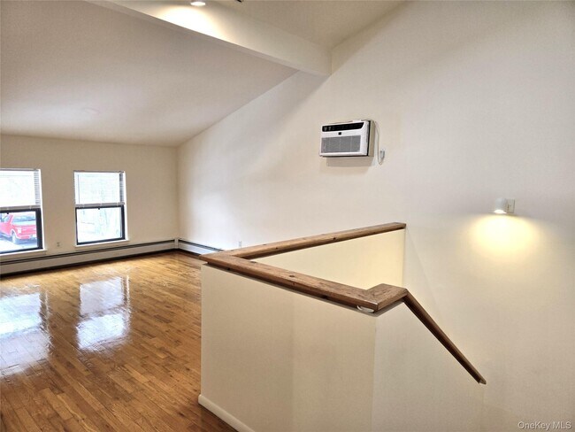 Building Photo - 90 Graywood Rd