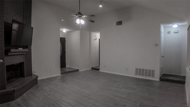 Building Photo - 6914 Trail Lake