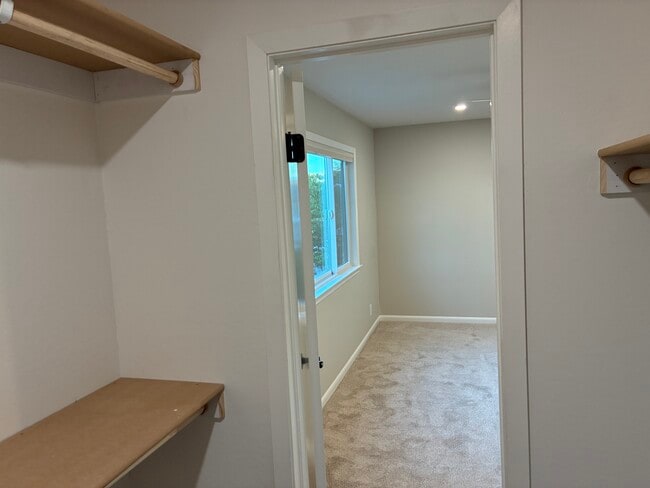 Building Photo - 405 Solano Dr