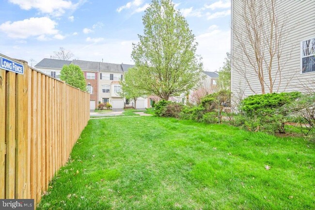 Building Photo - 10136 Pale Rose Loop