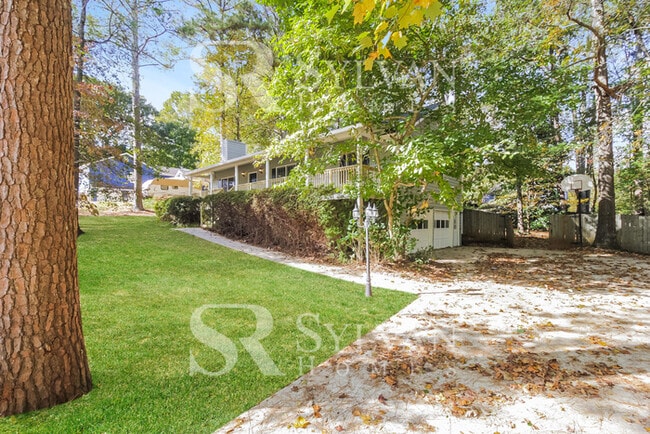 Building Photo - Coming HOME never felt so good!