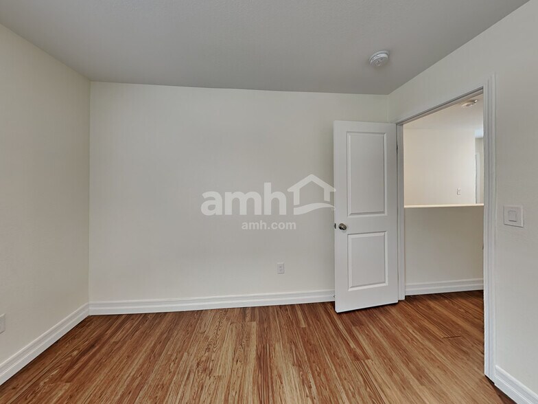 Building Photo - 5855 Petronius St