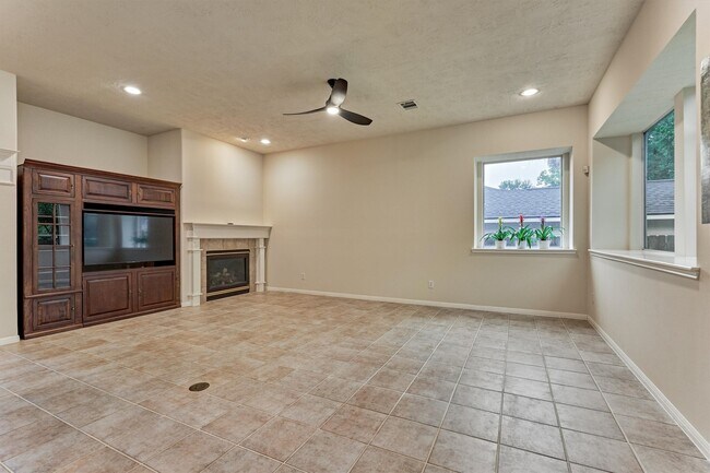 Building Photo - 6615 Haughton Dr