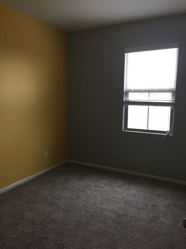 Building Photo - Spacious 5BR House in Phoenix