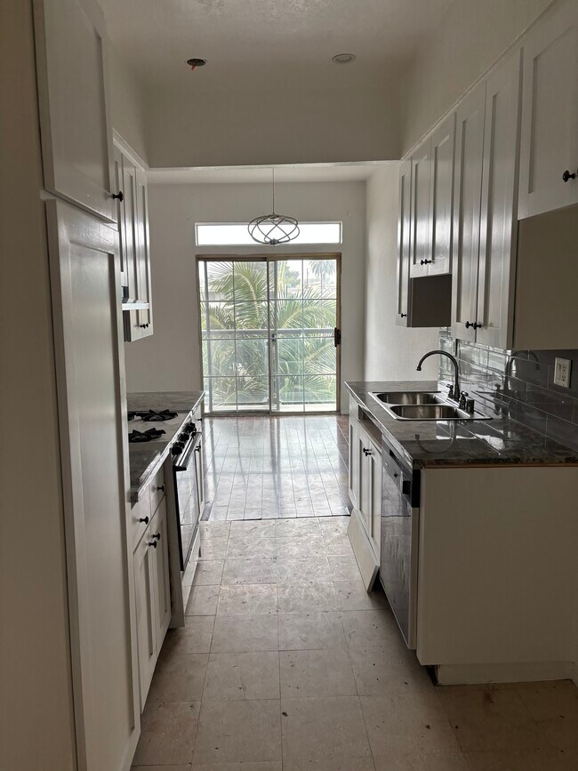 Kitchen 3 - 4441 Woodman Ave