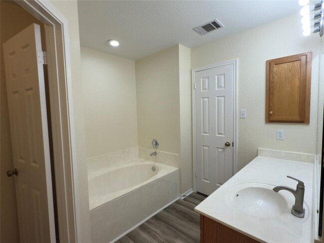 Building Photo - 1206 Devil Ridge