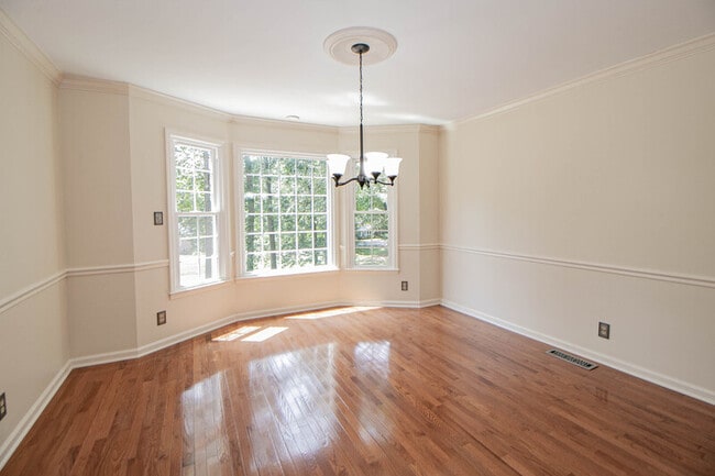 Building Photo - 815 Shady Bluff Trail