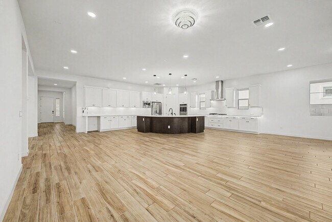 Building Photo - 1277 E Tonto Dr