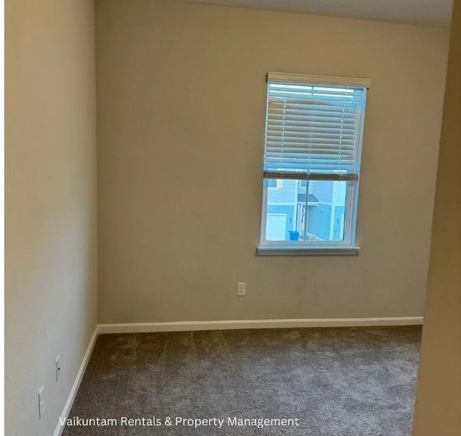 Building Photo - 370 Richmond Dr