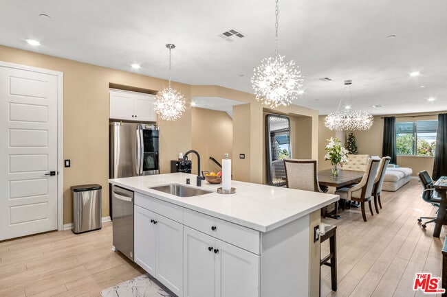 Building Photo - 720 Grace Ave