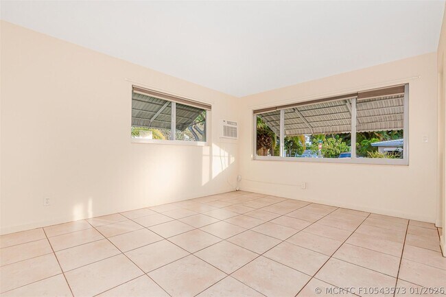 Building Photo - 2581 NE 11th Ct