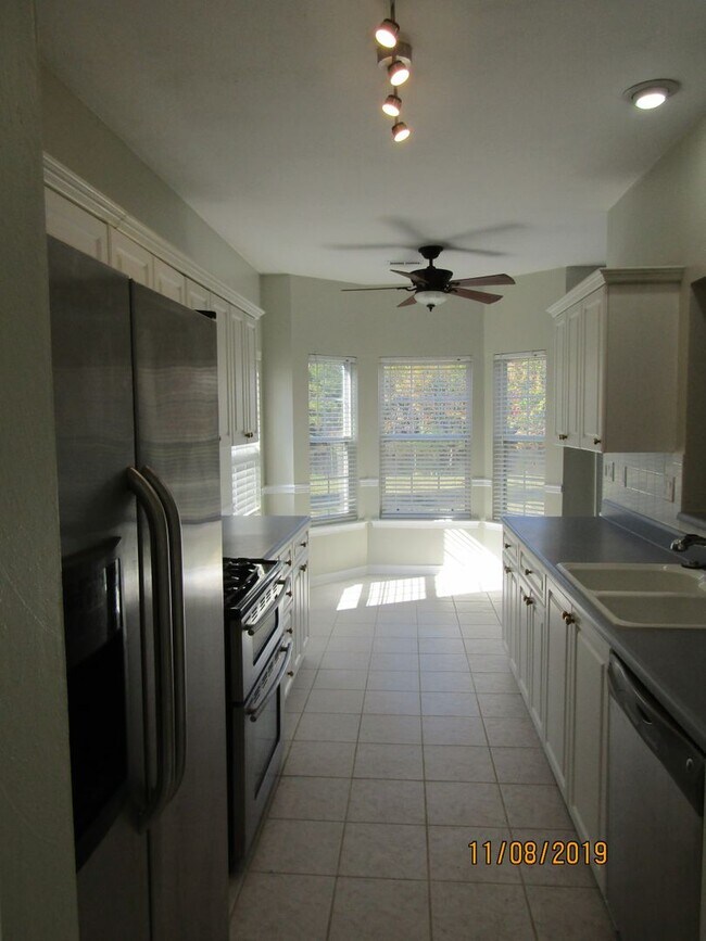 Building Photo - Weeping Cedar Trail