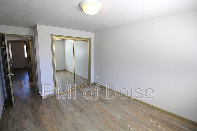 Building Photo - 3357 S Williamsburg Way