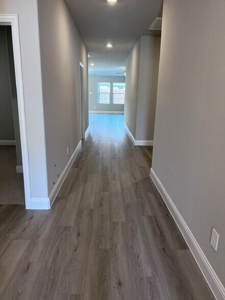 Building Photo - 601 Huntley Dr