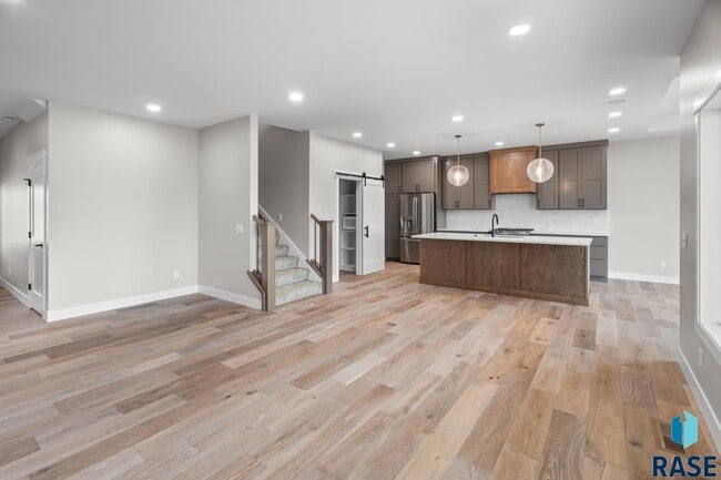 Building Photo - 1137 N Thompson Ave