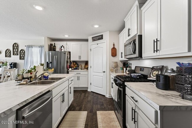 Building Photo - 152 Jarama Cir