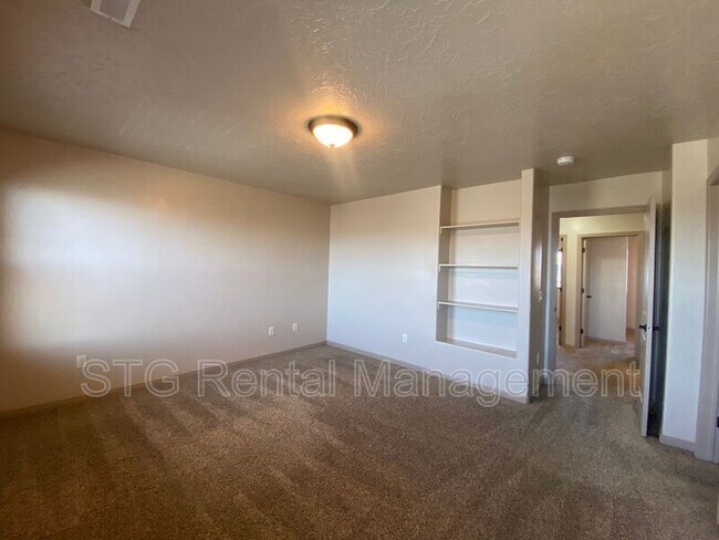 Building Photo - 290 W Buena Vista Blvd