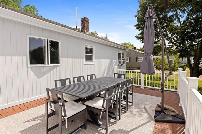 Building Photo - 331 Third Beach Rd