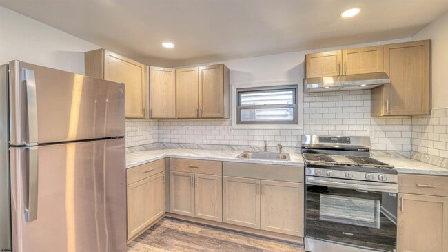 Building Photo - 2637 Arctic Ave