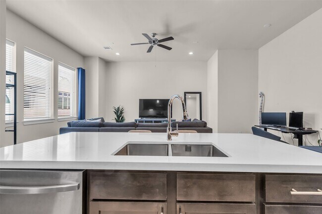 Building Photo - 144 Knightsbridge Park Ln