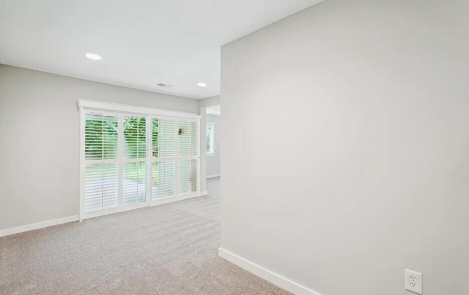 Building Photo - 276 W Meadowland Ln
