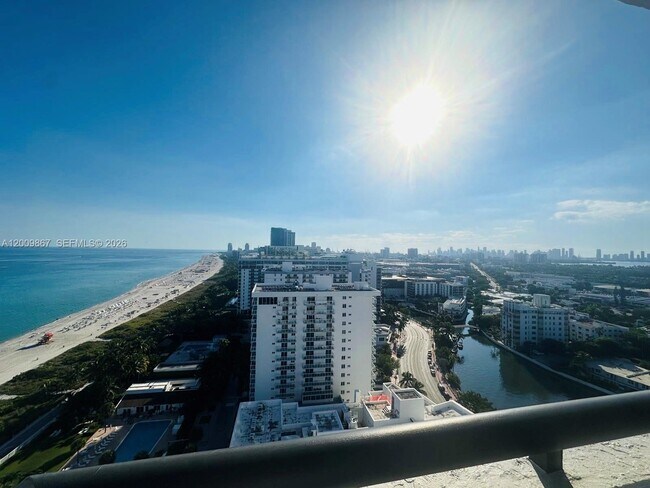 Building Photo - 2555 Collins Ave