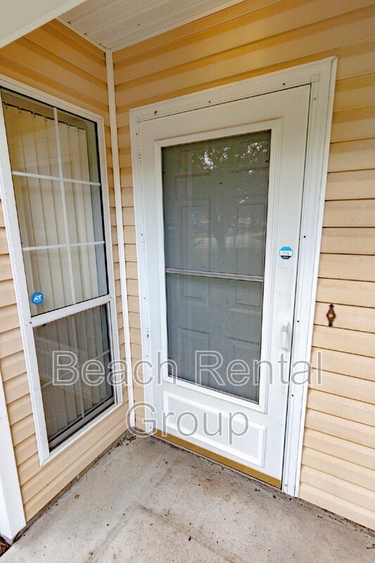 Building Photo - 6661 Wisteria Dr